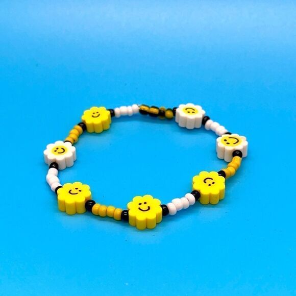 NWT Y2K Bracelets :) Stretchy Beaded Bracelet - Picture 3 of 3